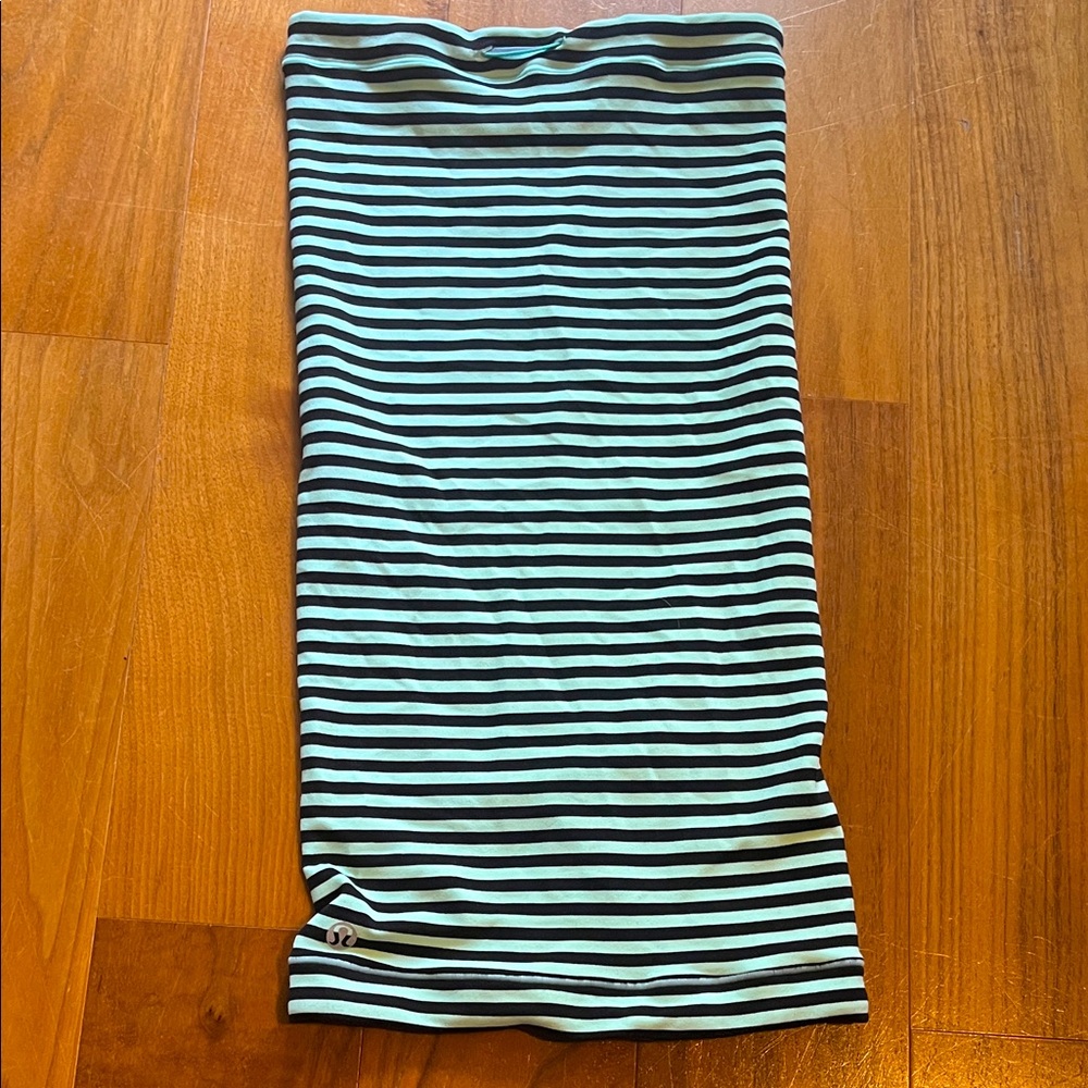 Lululemon tunnel scarf